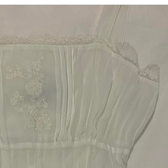 Vintage white tank top with lace detailing - Picture 2 of 5